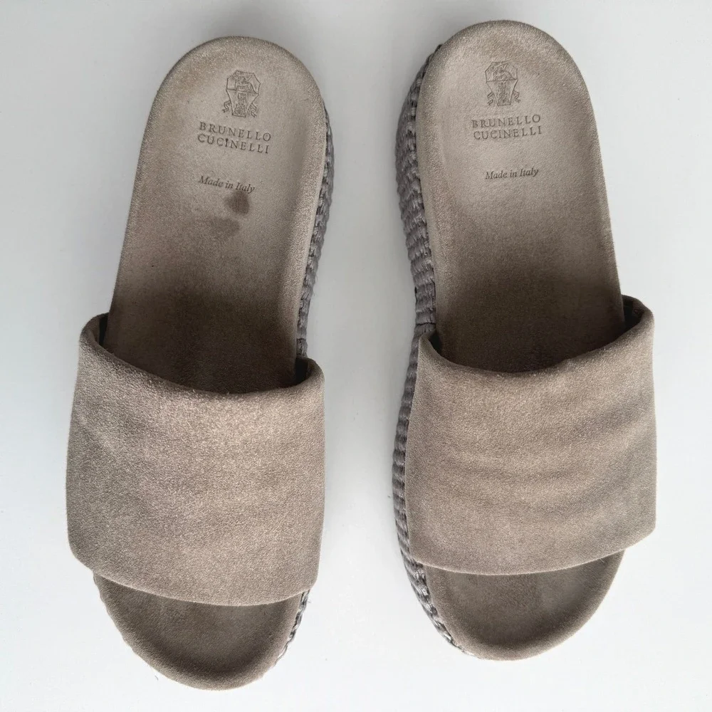 Brunello Cuchinelli EUC Suede Raffia Platform Slide Taupe Gray Sandal EU 39 US 9